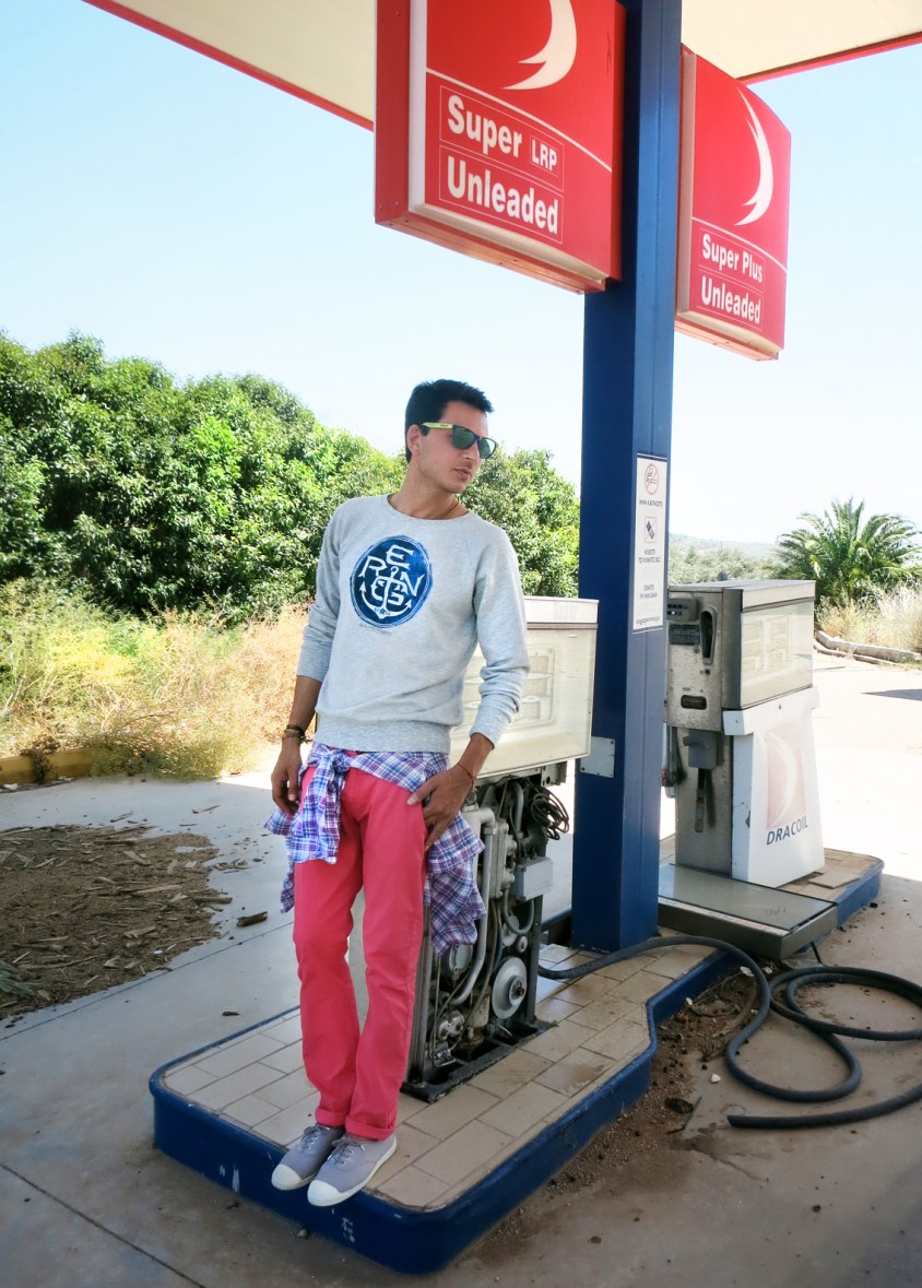 Reign anchor sweater