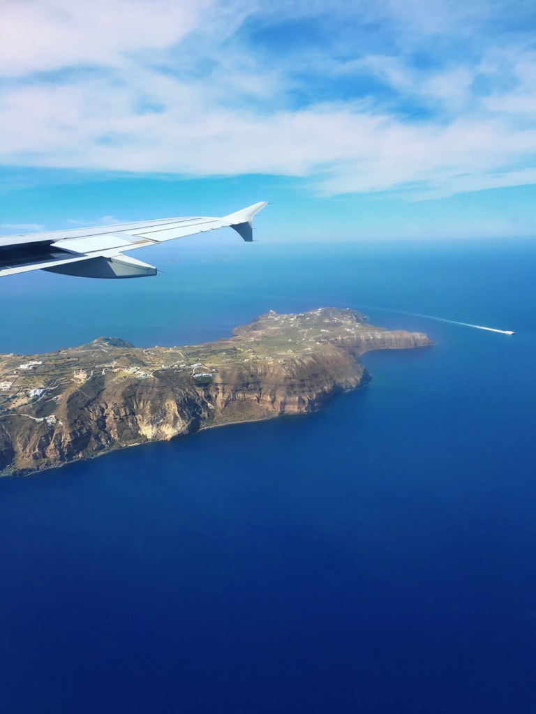 airplane_photo_santorini