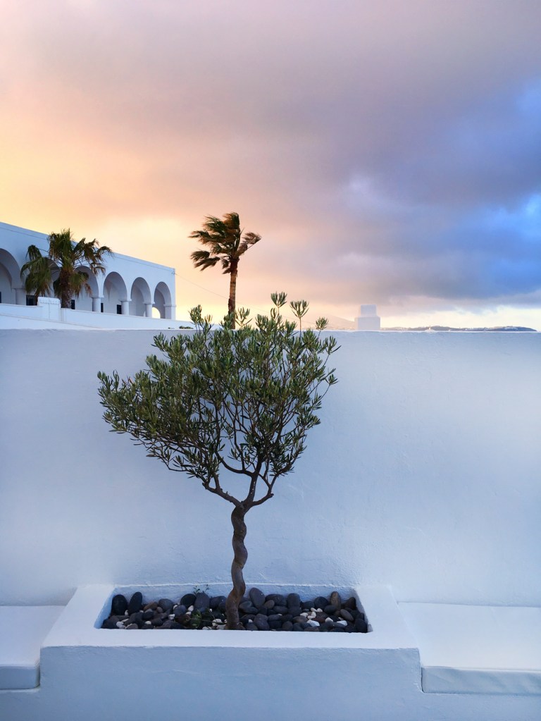 cosmopolitan_suites_santorini
