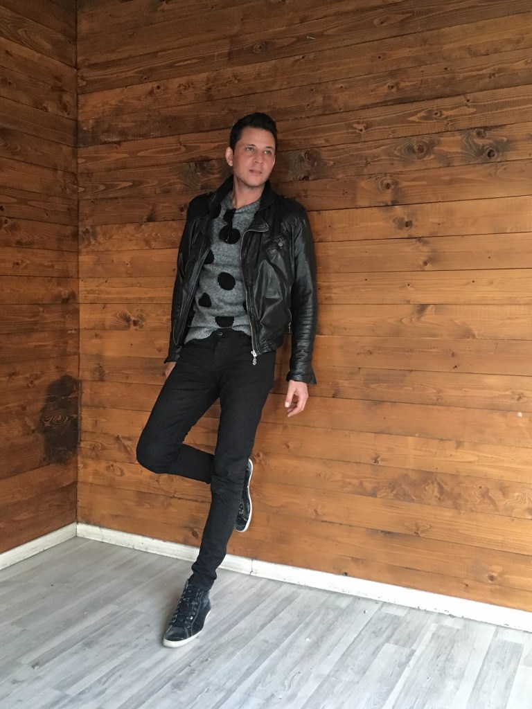 eleven_paris_dot_sweater