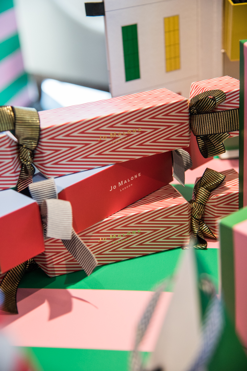 32.Giant Cracker Collection_033